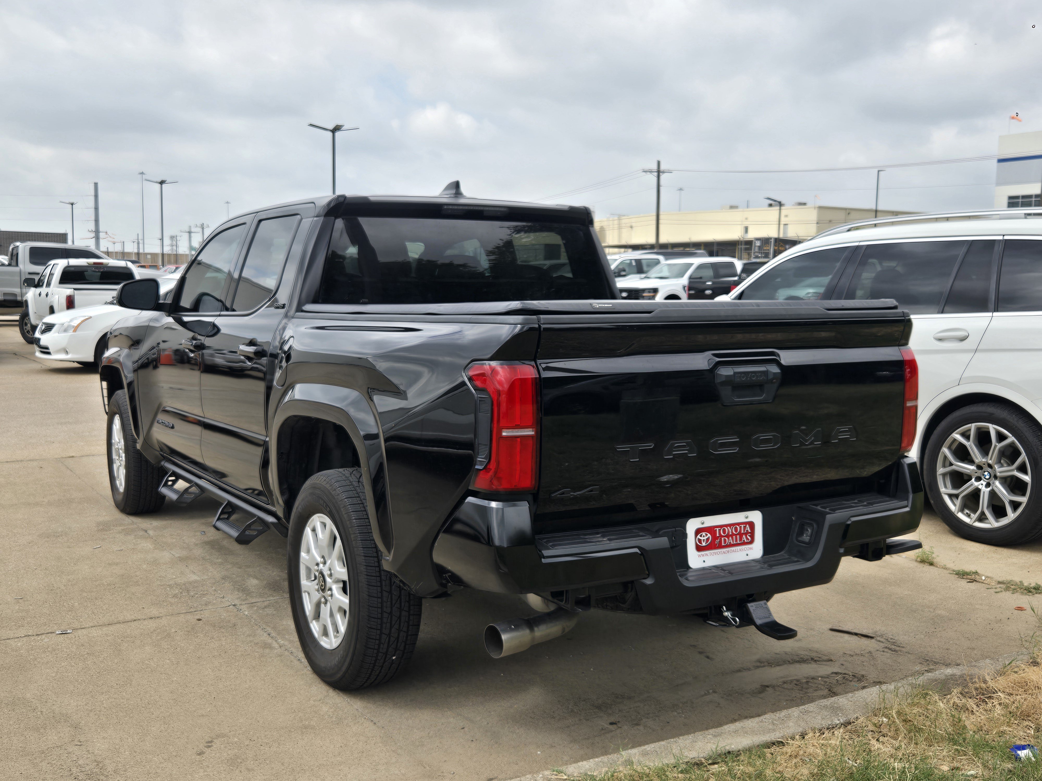 Used 2025 Toyota Tacoma SR5 AWD/4WD image 4