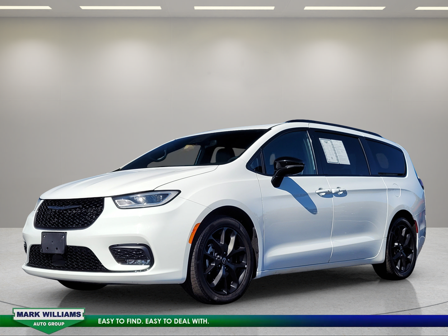 Used 2025 Chrysler Pacifica Limited FWD image 8