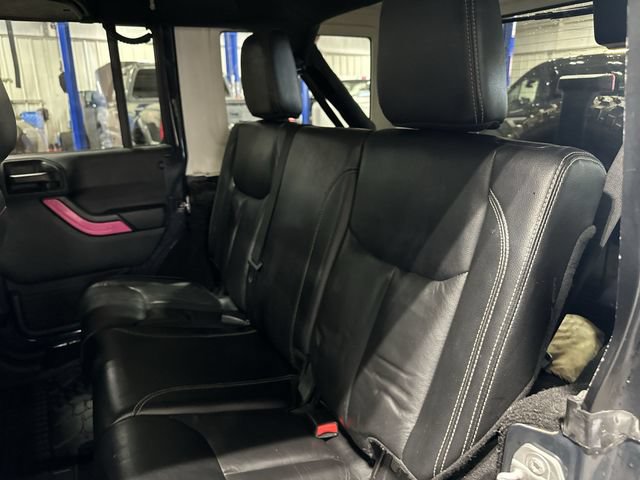 Used 2017 Jeep Wrangler Unlimited Rubicon w/ Connectivity Group AWD/4WD image 30