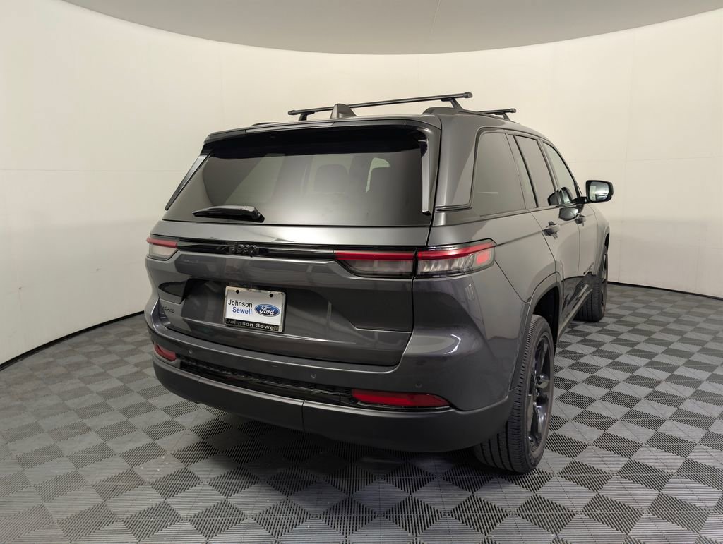 Used 2023 Jeep Grand Cherokee Altitude AWD/4WD image 6