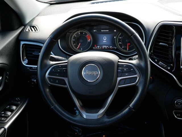 Used 2019 Jeep Cherokee Limited w/ Luxury Group AWD/4WD image 17