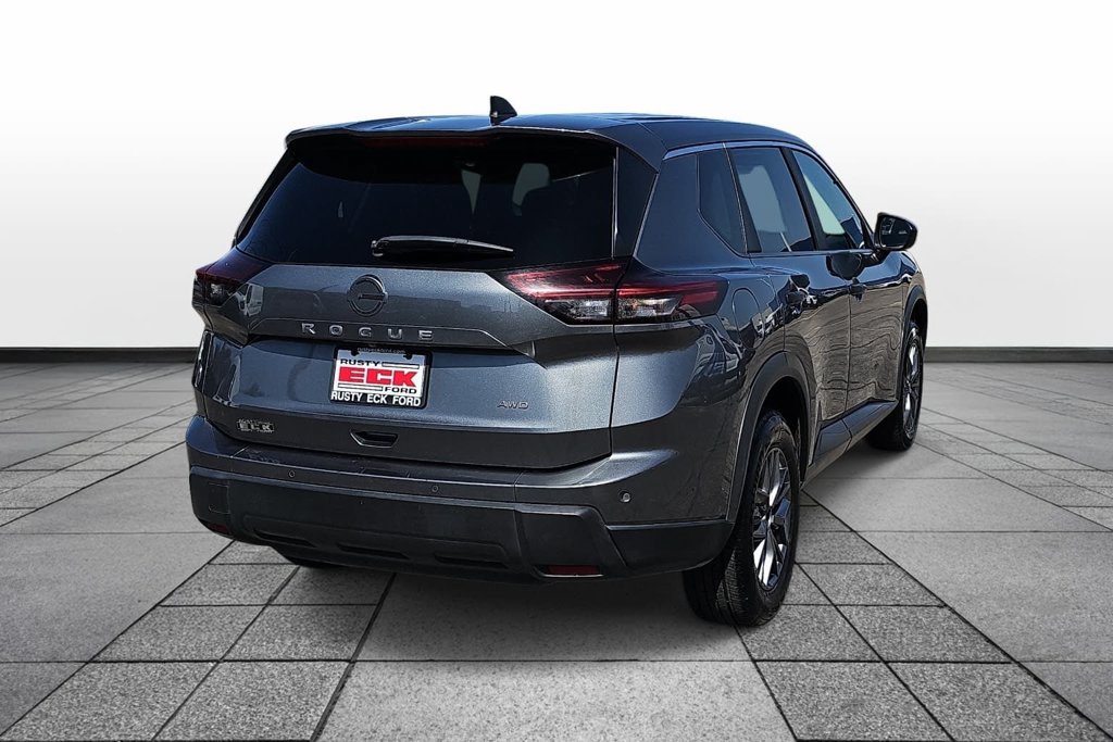 Used 2024 Nissan Rogue S AWD/4WD image 5