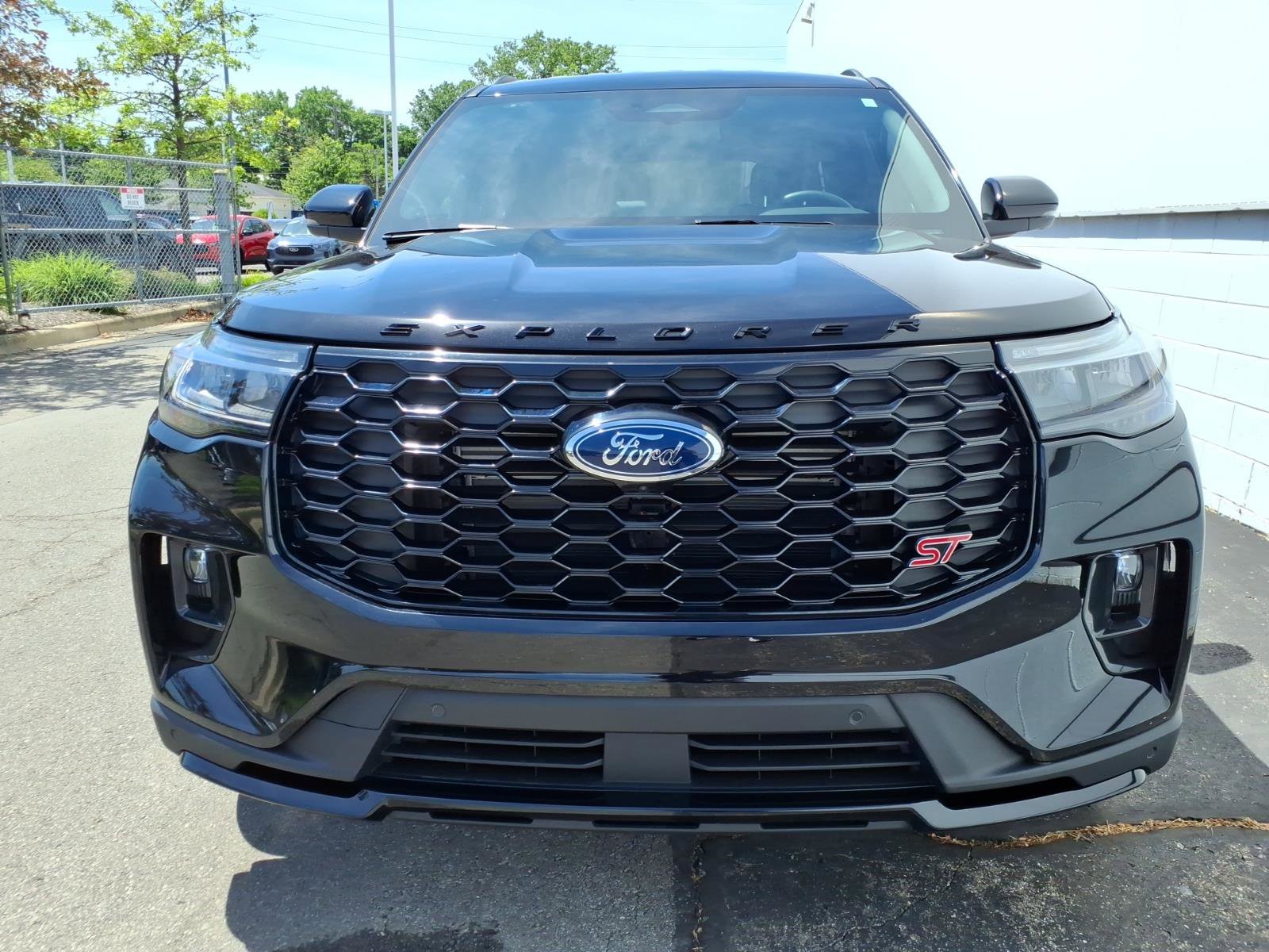 Certified 2025 Ford Explorer ST AWD/4WD image 6