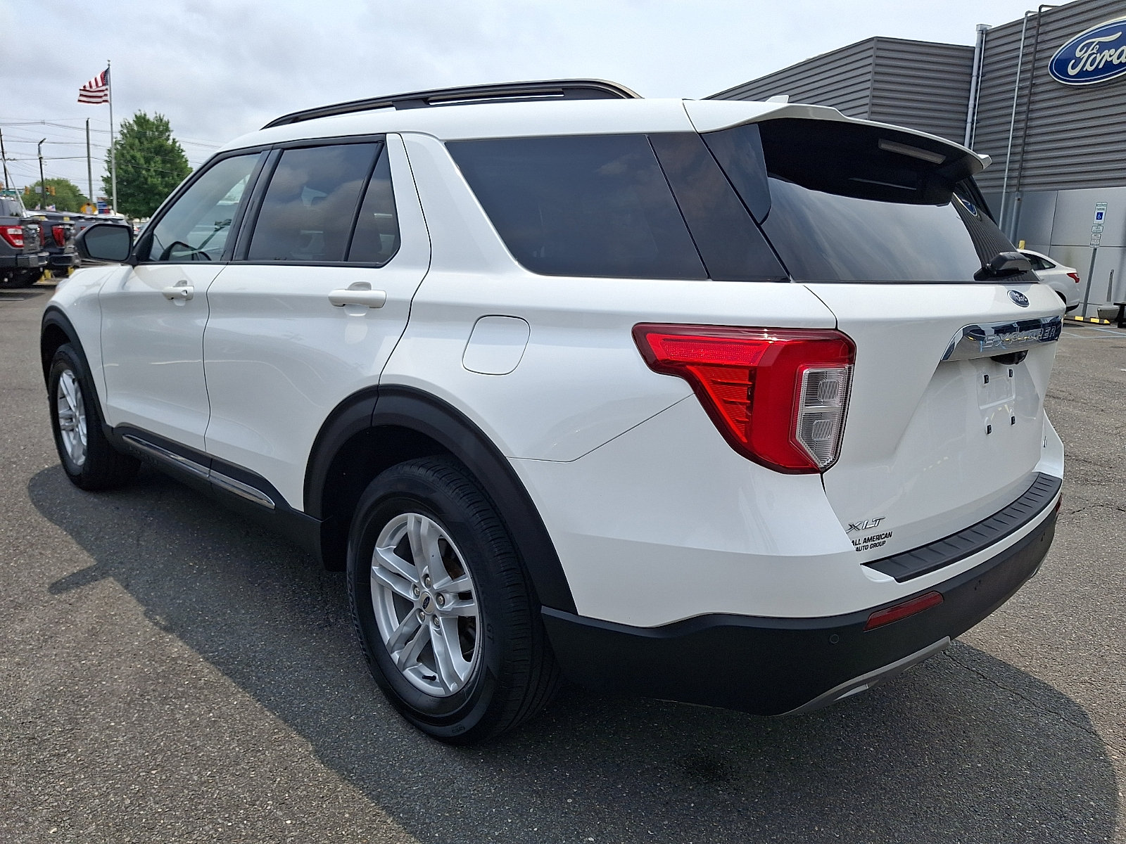 Certified 2022 Ford Explorer XLT w/ Equipment Group 202A AWD/4WD image 7
