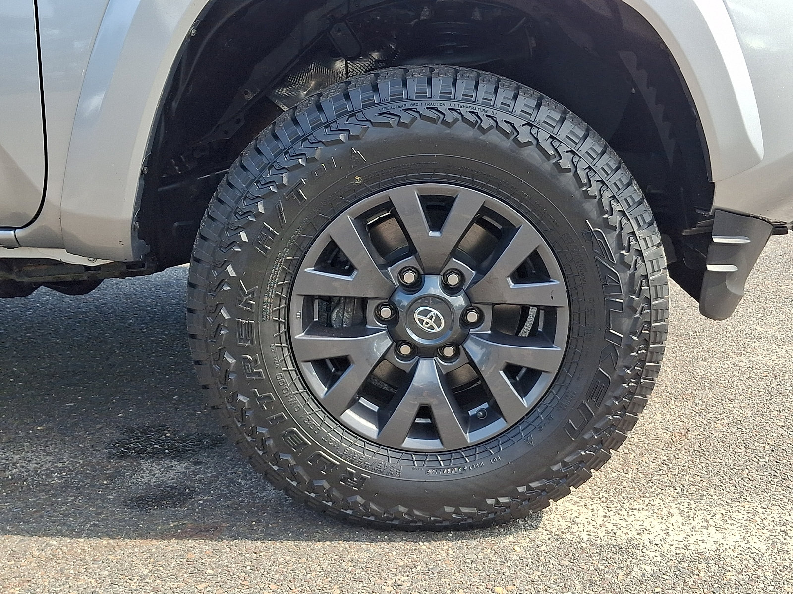 Used 2021 Toyota Tacoma SR5 AWD/4WD image 9