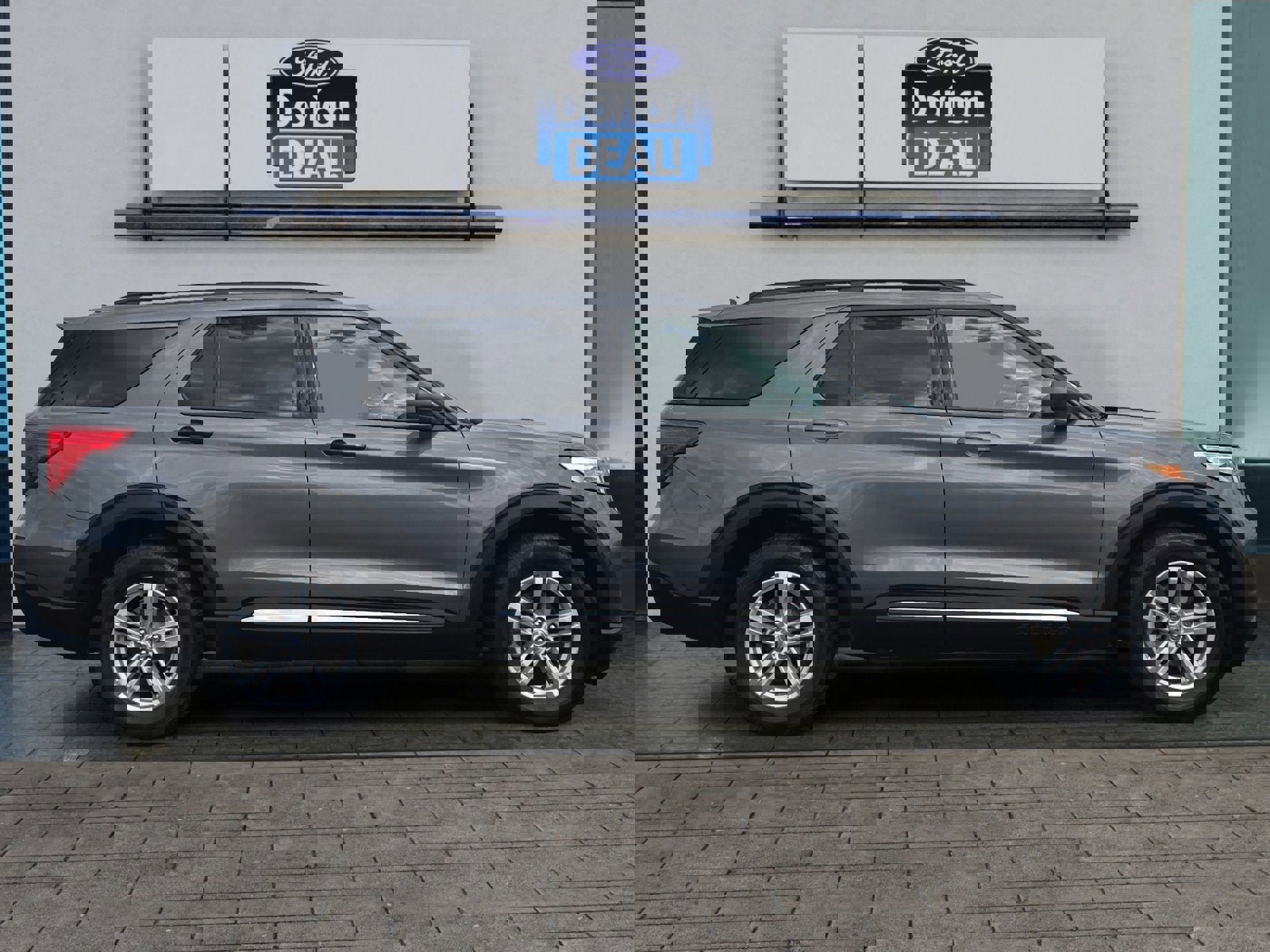 Certified 2022 Ford Explorer XLT w/ Equipment Group 202A image 6