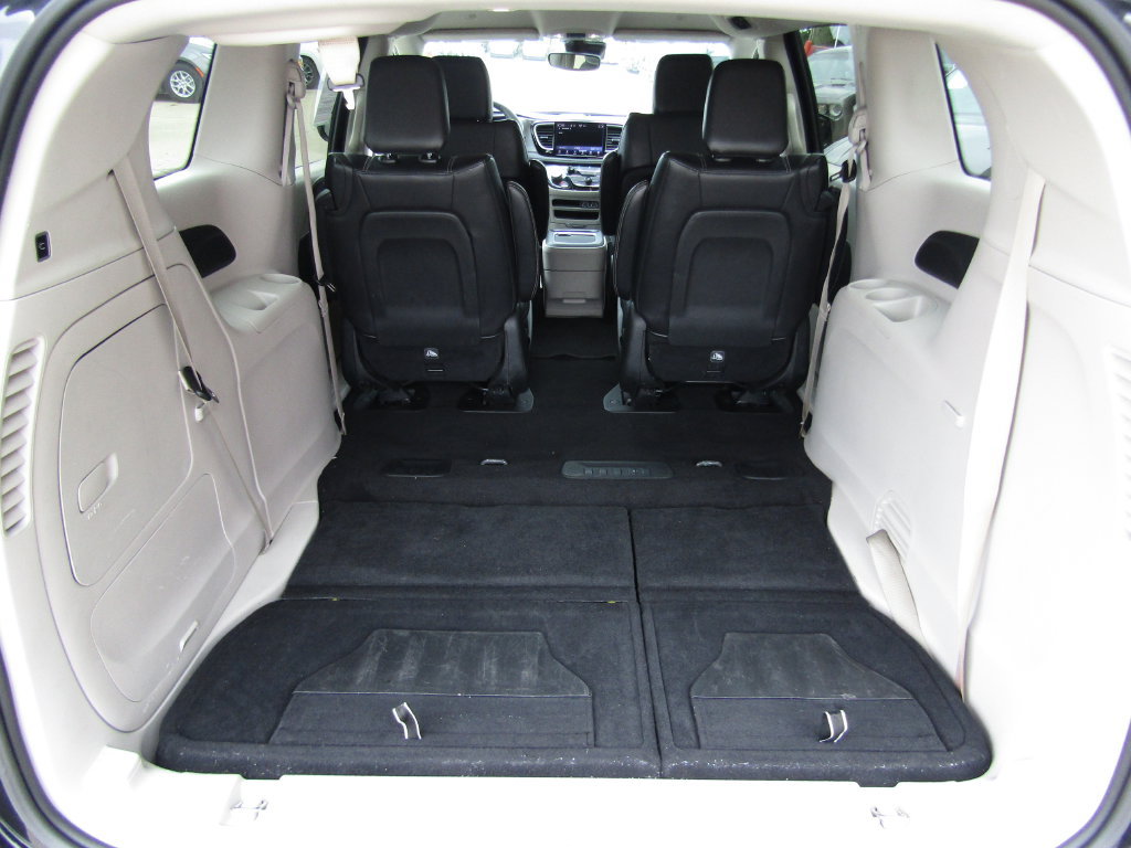 Used 2023 Chrysler Pacifica Touring-L FWD image 35