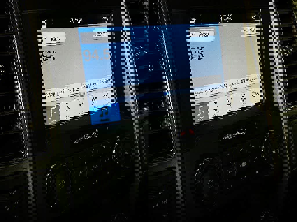 Certified 2019 Ford F150 XLT w/ Equipment Group 302A Luxury image 20