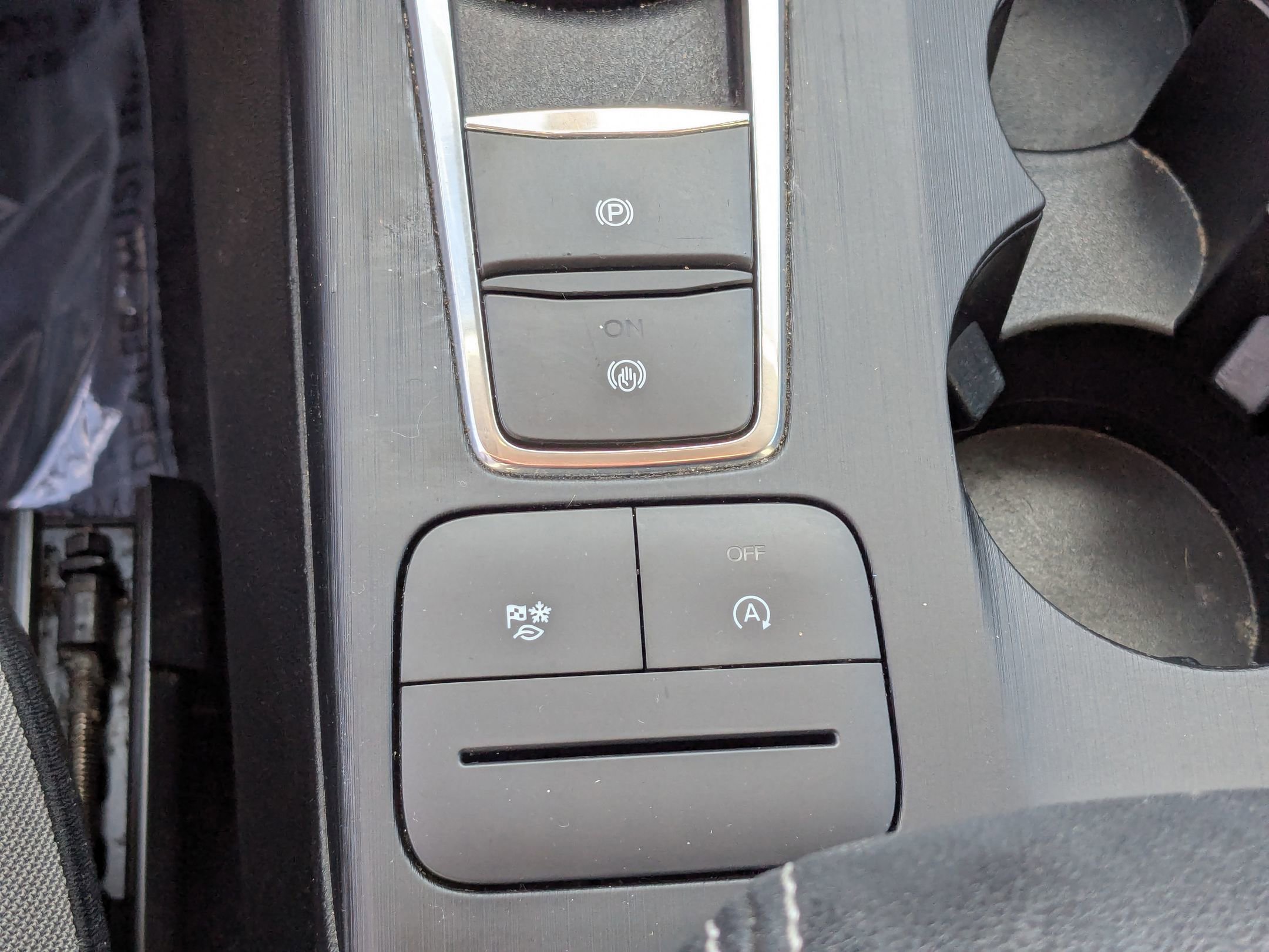 Certified 2022 Ford Escape SE w/ SE Sport Appearance Package image 26