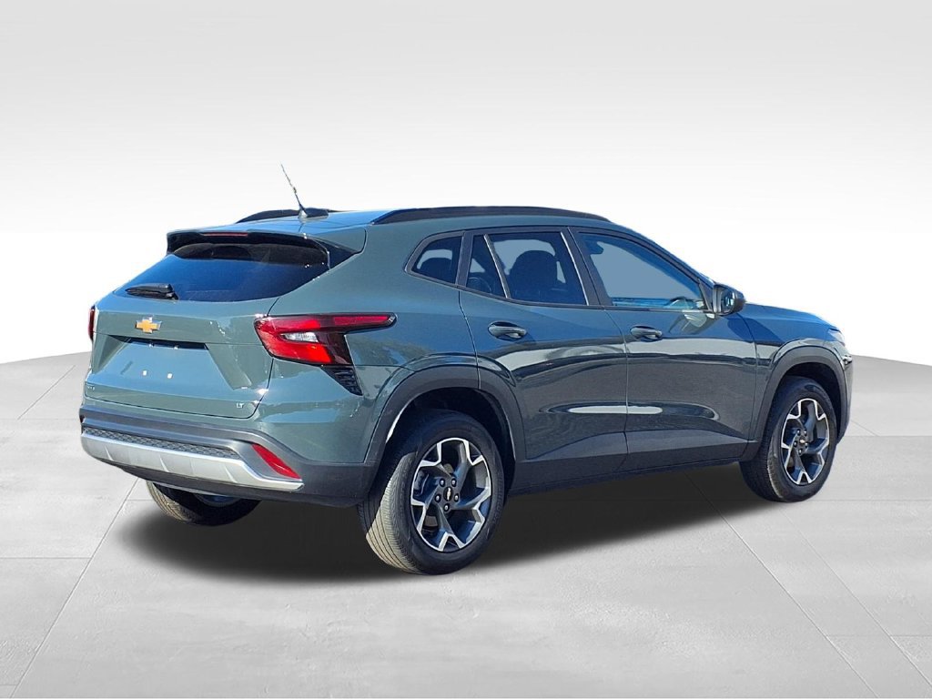 Used 2025 Chevrolet Trax LT FWD image 6