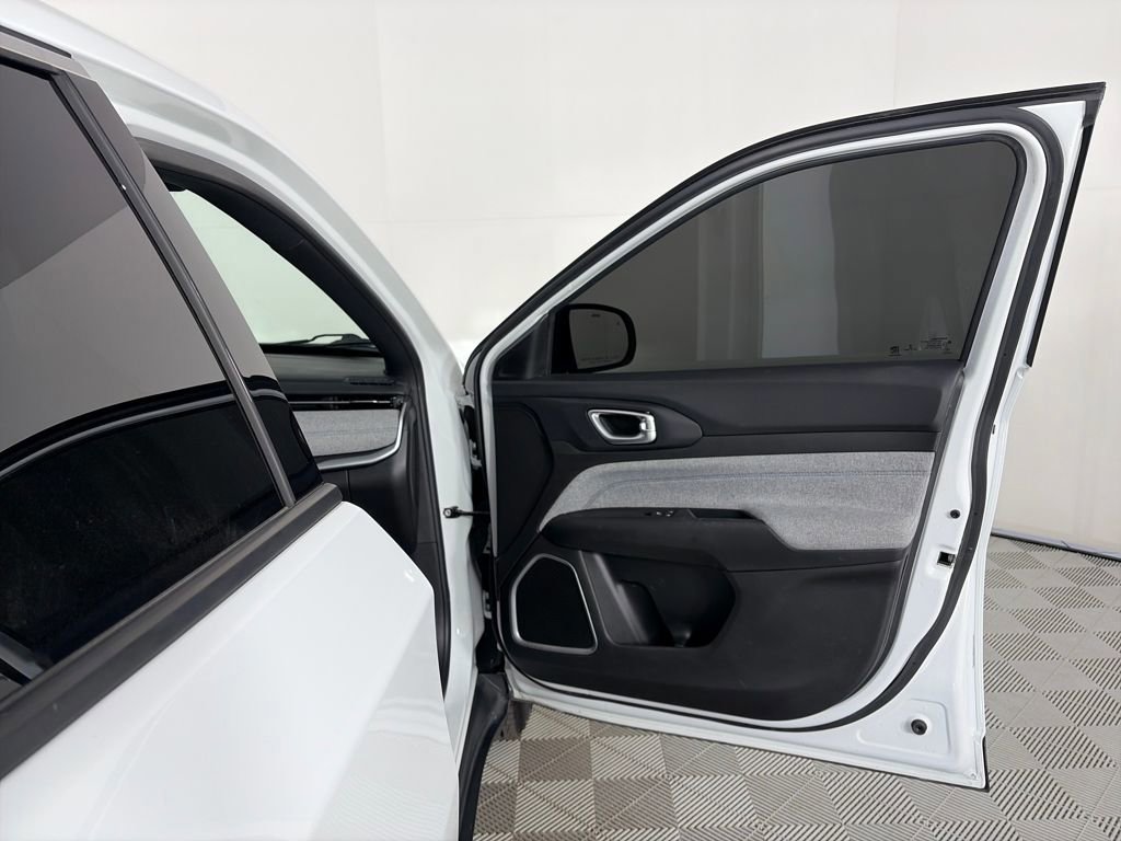 Used 2023 Jeep Compass Sport image 29