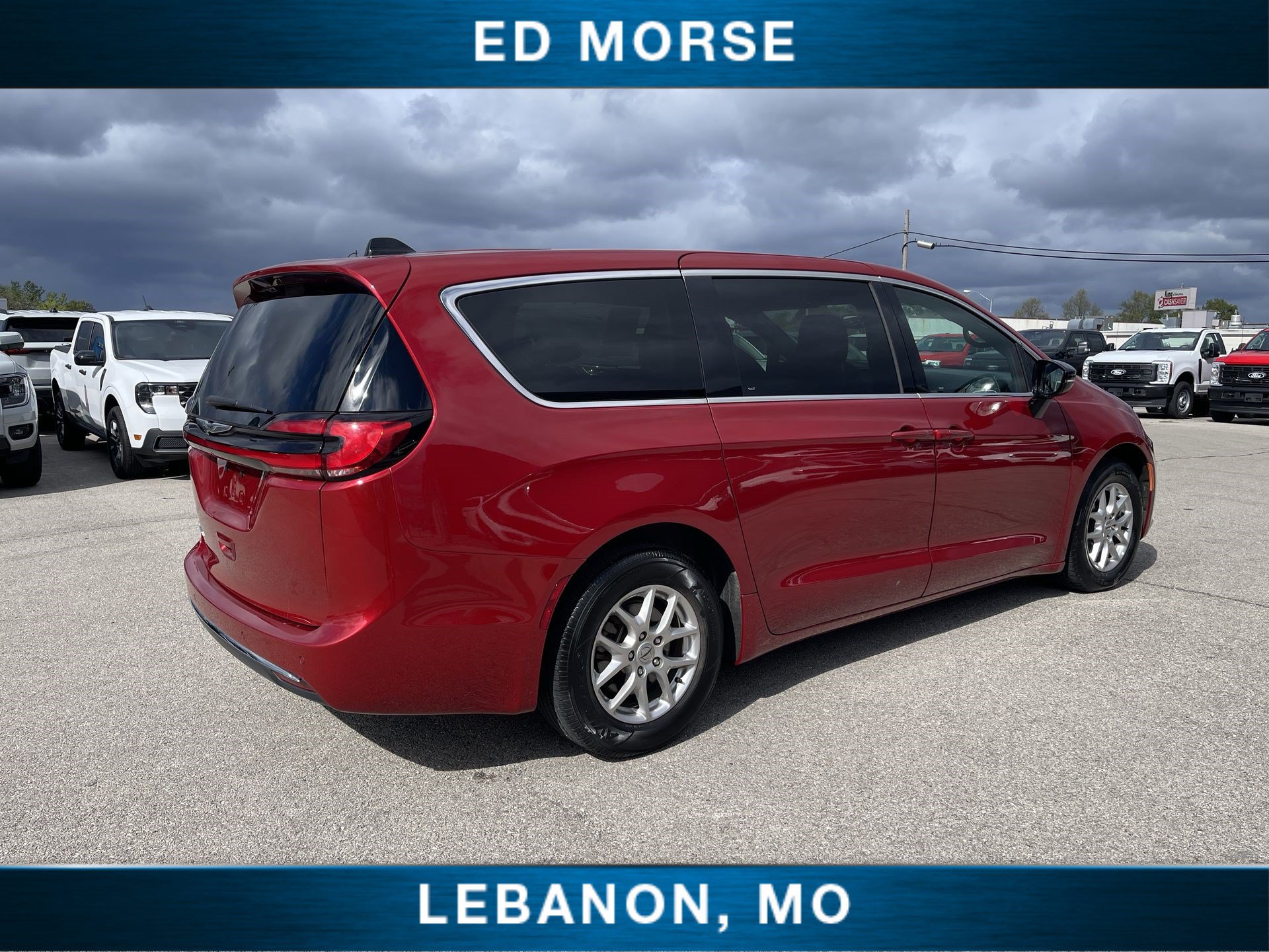 Used 2025 Chrysler Pacifica Select FWD image 8