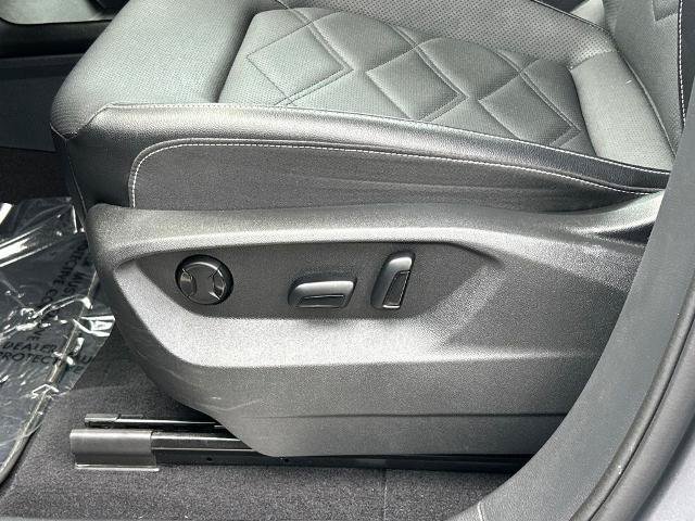 Used 2024 Volkswagen Atlas SE AWD/4WD image 16