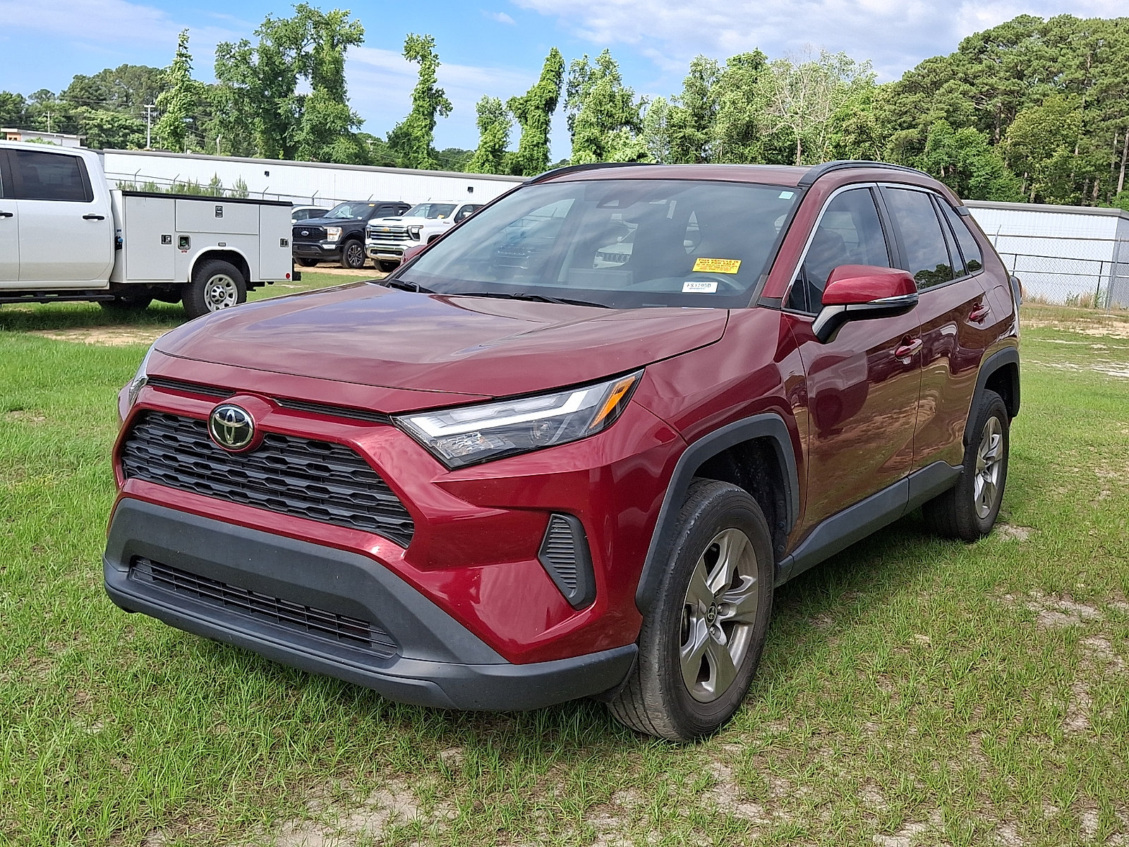 Used 2022 Toyota RAV4 XLE w/ Convenience Package AWD/4WD image 3