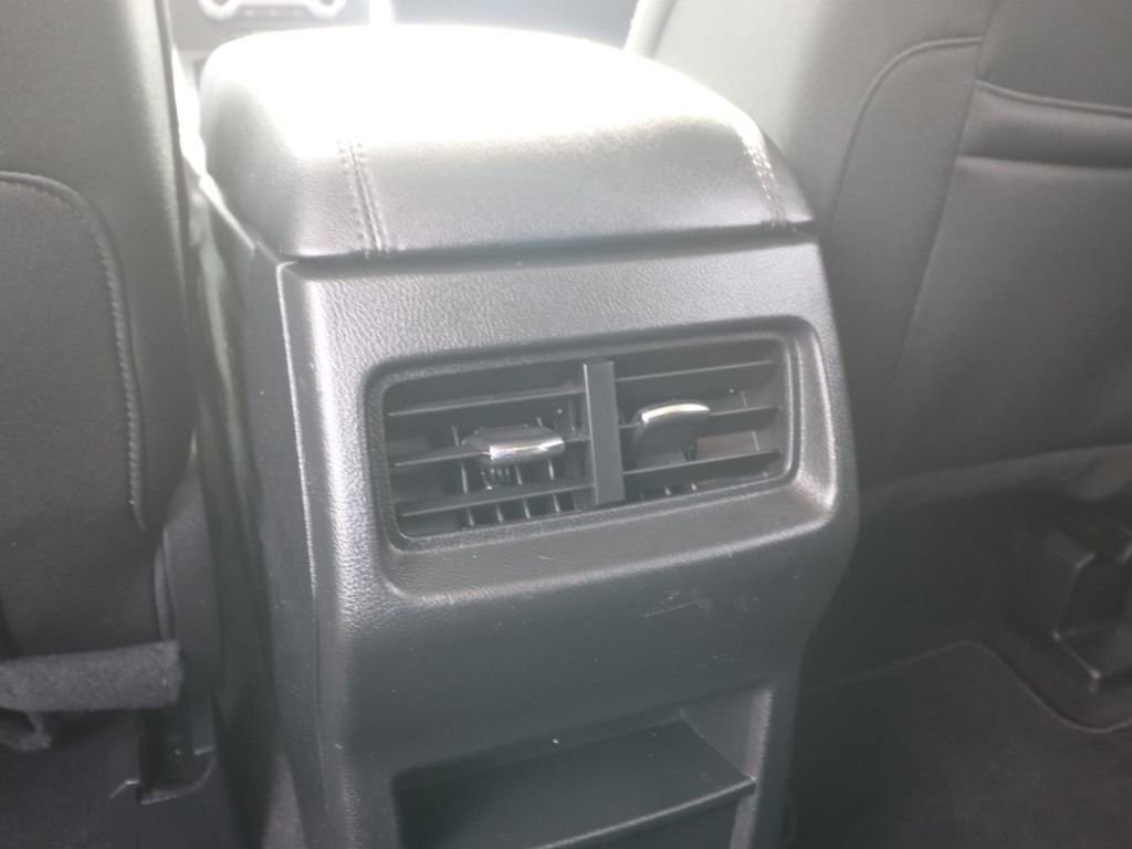 Certified 2023 Ford Edge SE w/ Black Appearance Package image 14