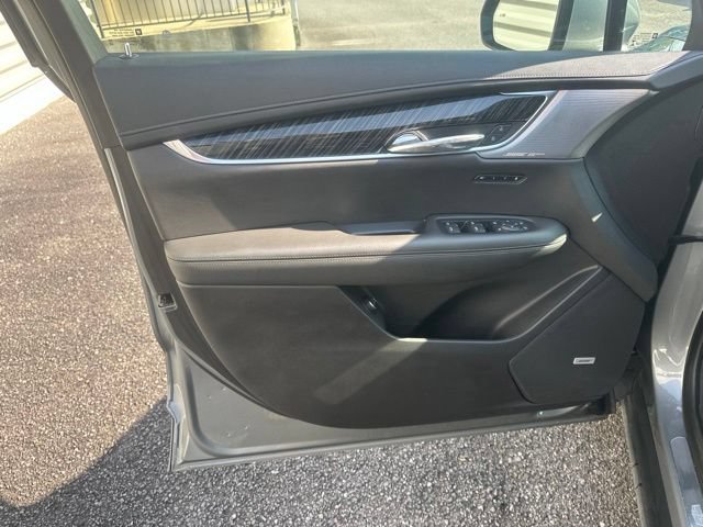 Used 2023 Cadillac XT6 Premium Luxury FWD image 11