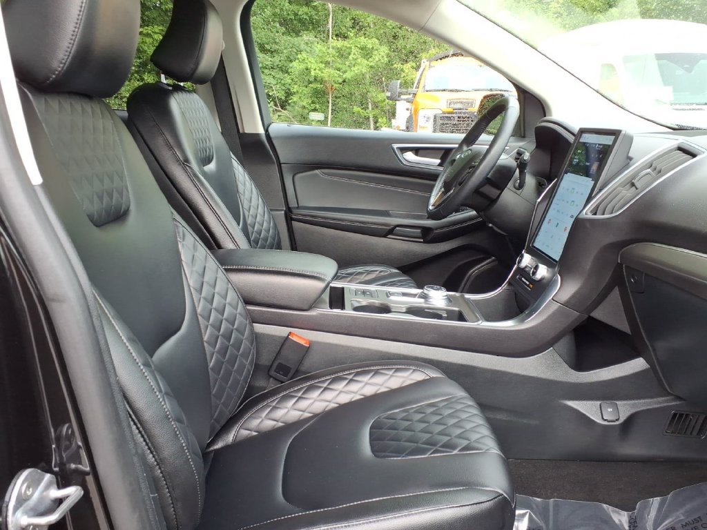 Certified 2024 Ford Edge Titanium AWD/4WD image 10