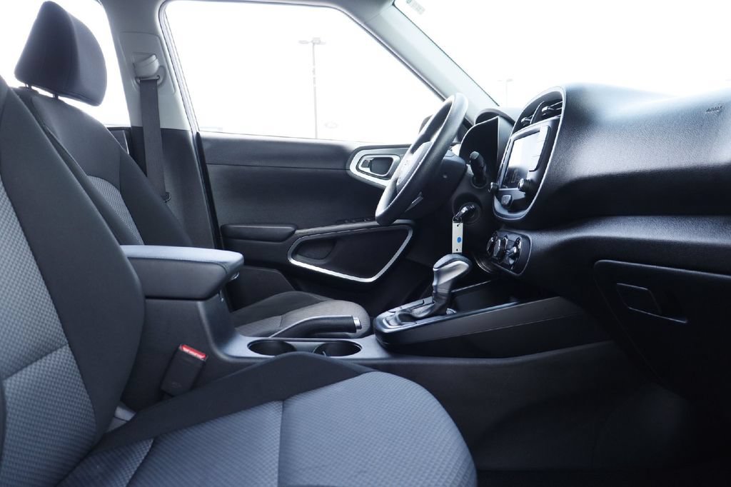 Used 2024 Kia Soul LX w/ Option Group 015 FWD image 16