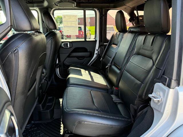 Used 2022 Jeep Wrangler Unlimited Sahara w/ Cold Weather Group AWD/4WD image 19