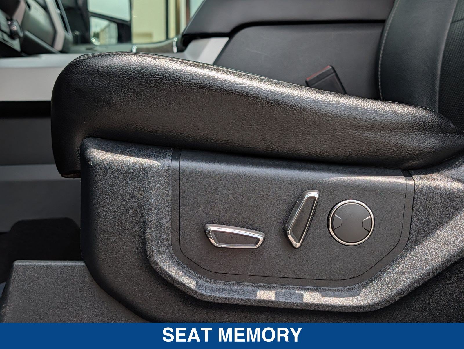 Certified 2019 Ford F250 Lariat w/ Lariat Ultimate Package AWD/4WD image 28