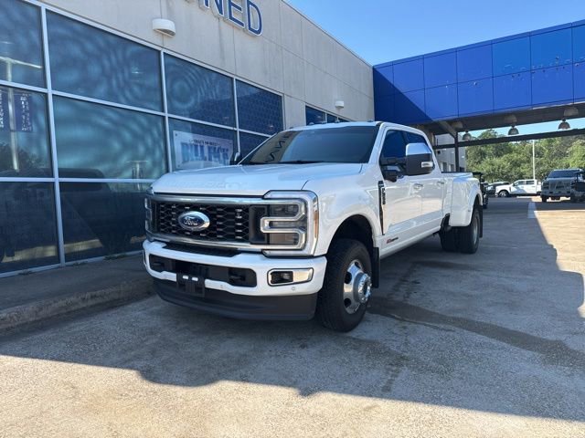 Certified 2026 Ford F350 Platinum w/ Platinum Plus Package AWD/4WD image 4
