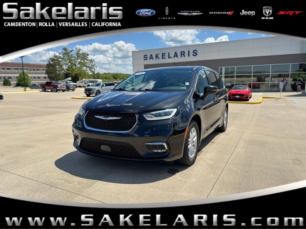 Used 2023 Chrysler Pacifica Touring-L