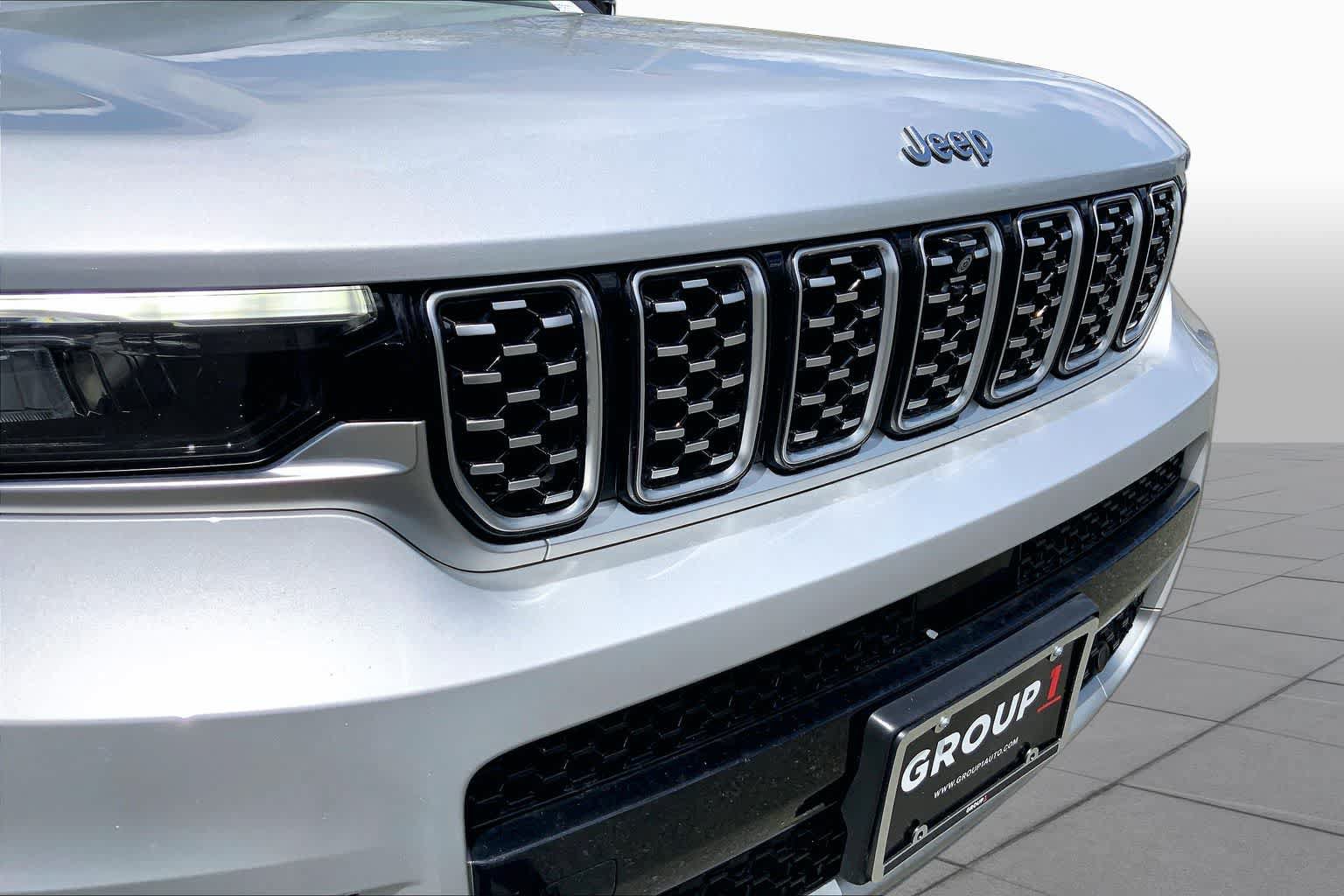 Used 2023 Jeep Grand Cherokee L Summit w/ Luxury Tech Group V AWD/4WD image 46