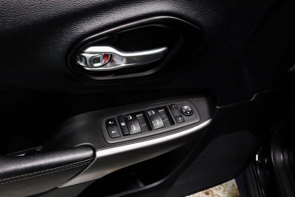 Used 2022 Jeep Cherokee Latitude Lux FWD image 22