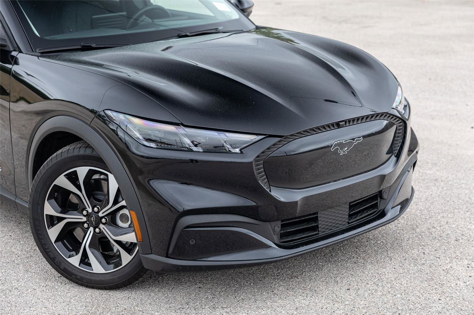 Certified 2025 Ford Mustang Mach-E Select AWD/4WD image 2