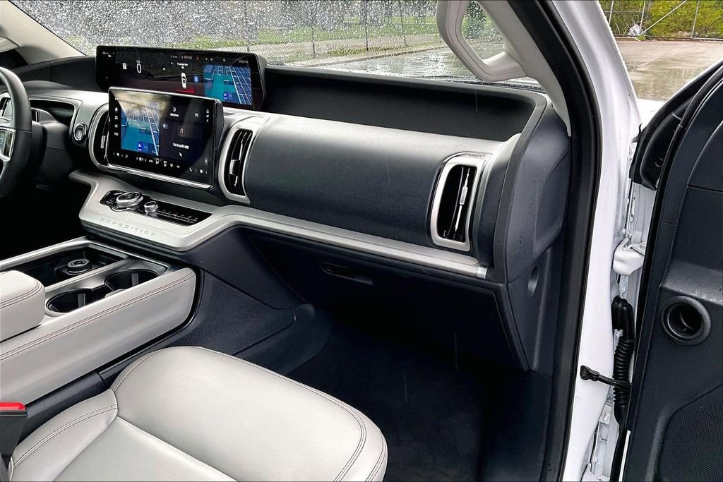 Certified 2025 Ford Expedition Active AWD/4WD image 15