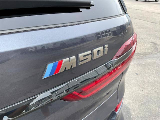 Used 2020 BMW X7 M50i w/ Dynamic Handling Package AWD/4WD image 25