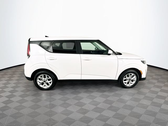Used 2025 Kia Soul LX w/ LX Technology Package FWD image 14