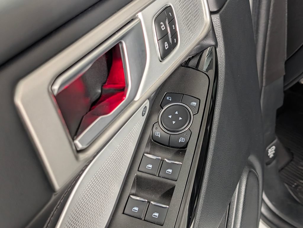 Certified 2023 Ford Explorer Platinum w/ Technology Package AWD/4WD image 28
