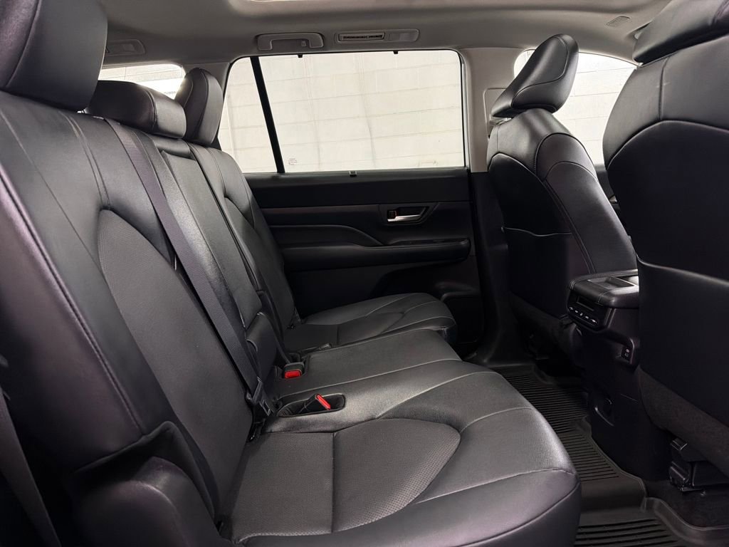 Used 2024 Toyota Grand Highlander image 29