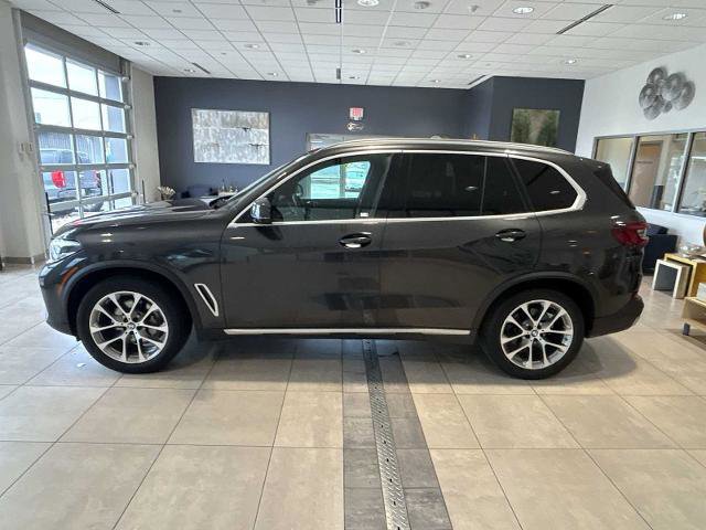 Used 2023 BMW X5 xDrive40i w/ Premium Essential Package image 2