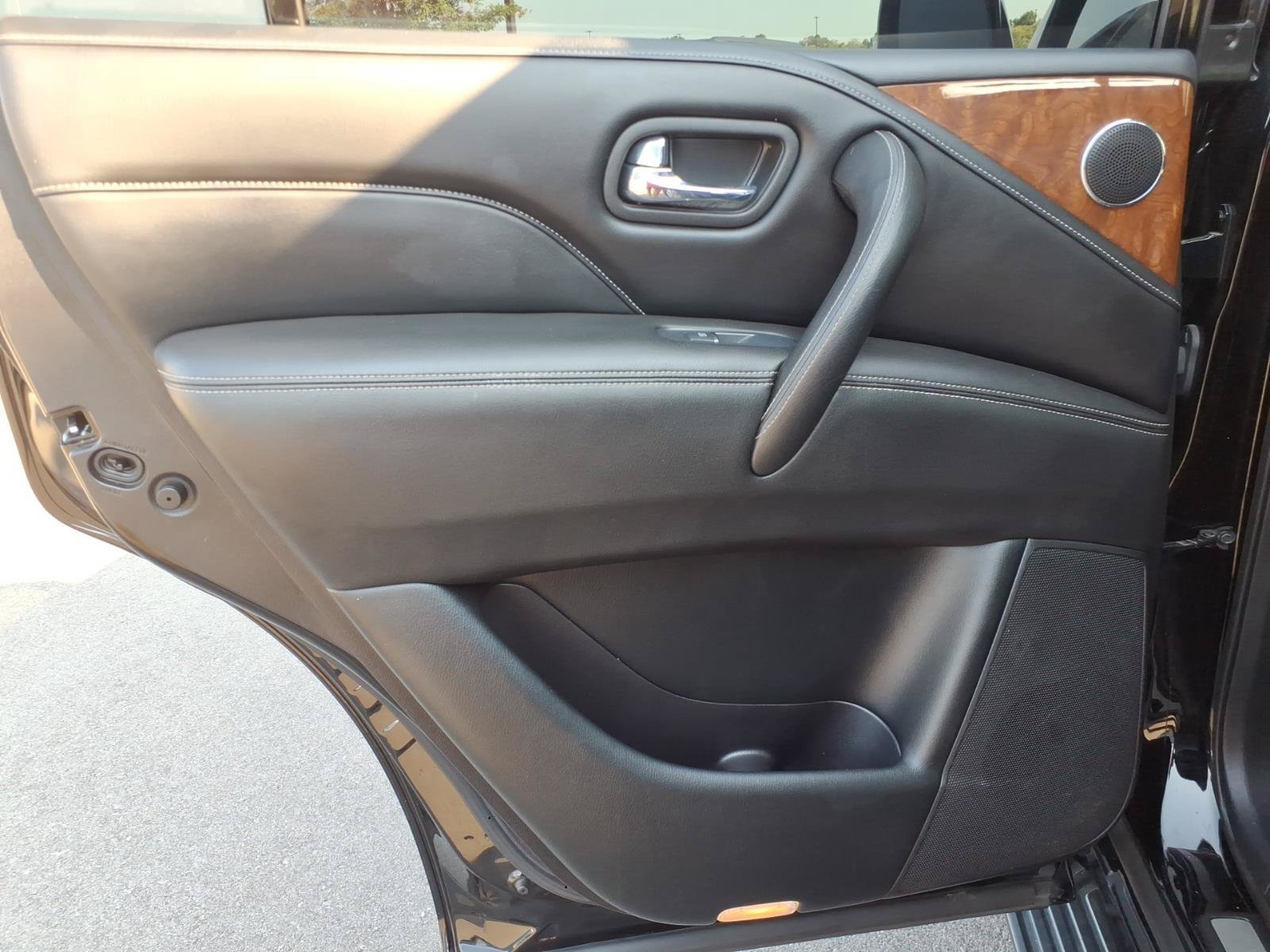 Used 2019 INFINITI QX80 Luxe w/ All-Season Package AWD/4WD image 14