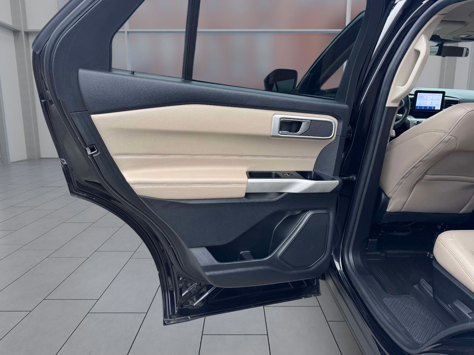 Certified 2022 Ford Explorer XLT w/ Equipment Group 202A image 18