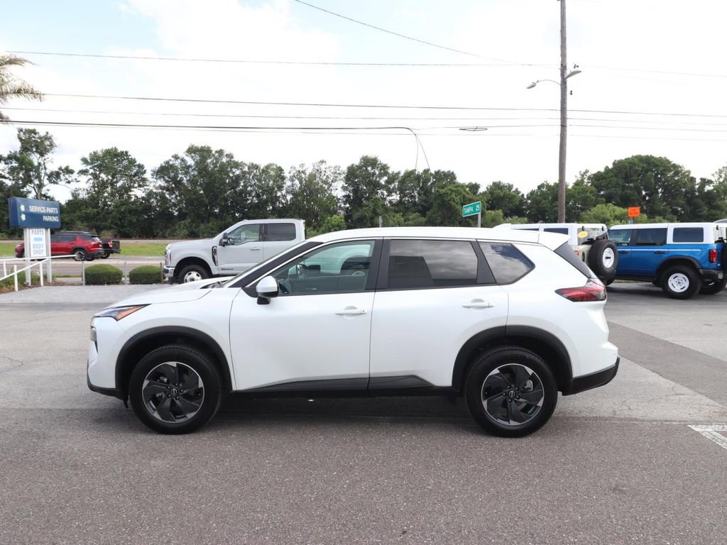 Used 2024 Nissan Rogue SV AWD/4WD image 2