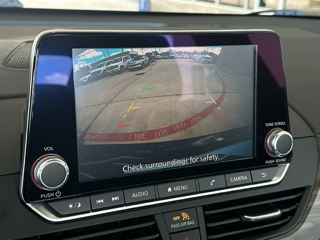 Used 2025 Nissan Altima 2.5 SV FWD image 17