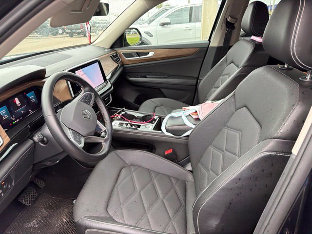 Used 2025 Volkswagen Atlas SE FWD image 2