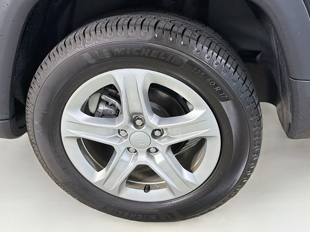 Used 2024 Jeep Compass Latitude AWD/4WD image 32