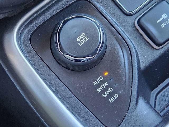 Used 2018 Jeep Compass Latitude w/ Cold Weather Group image 24