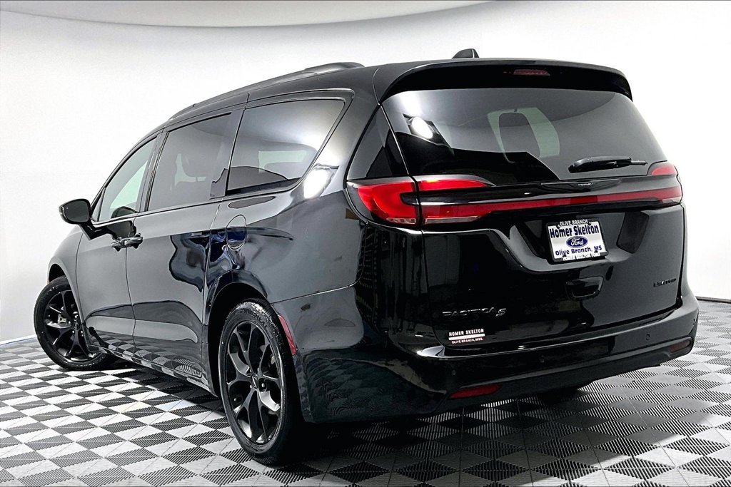 Used 2025 Chrysler Pacifica Limited FWD image 11
