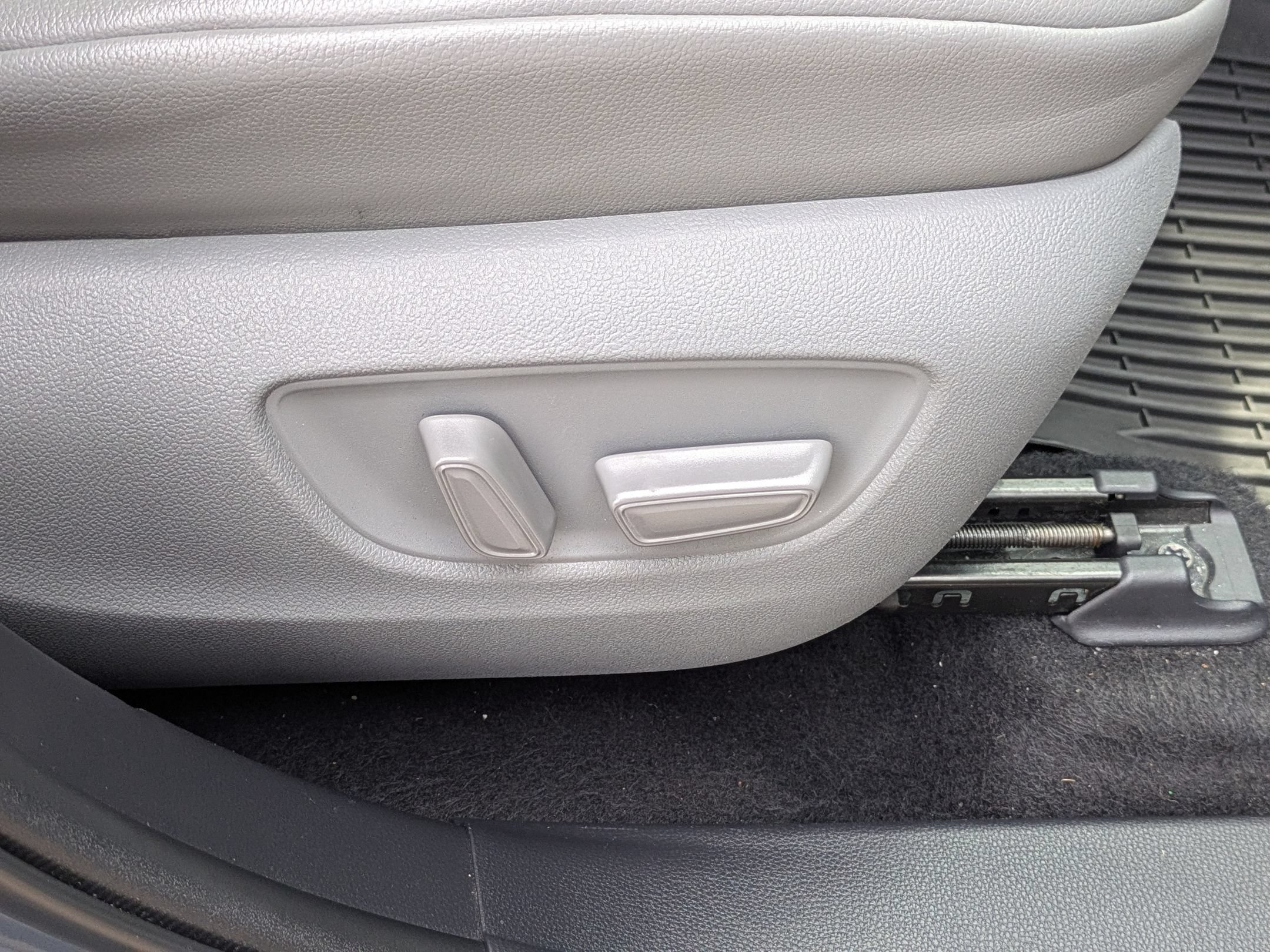 Used 2021 Toyota Highlander XLE FWD image 38