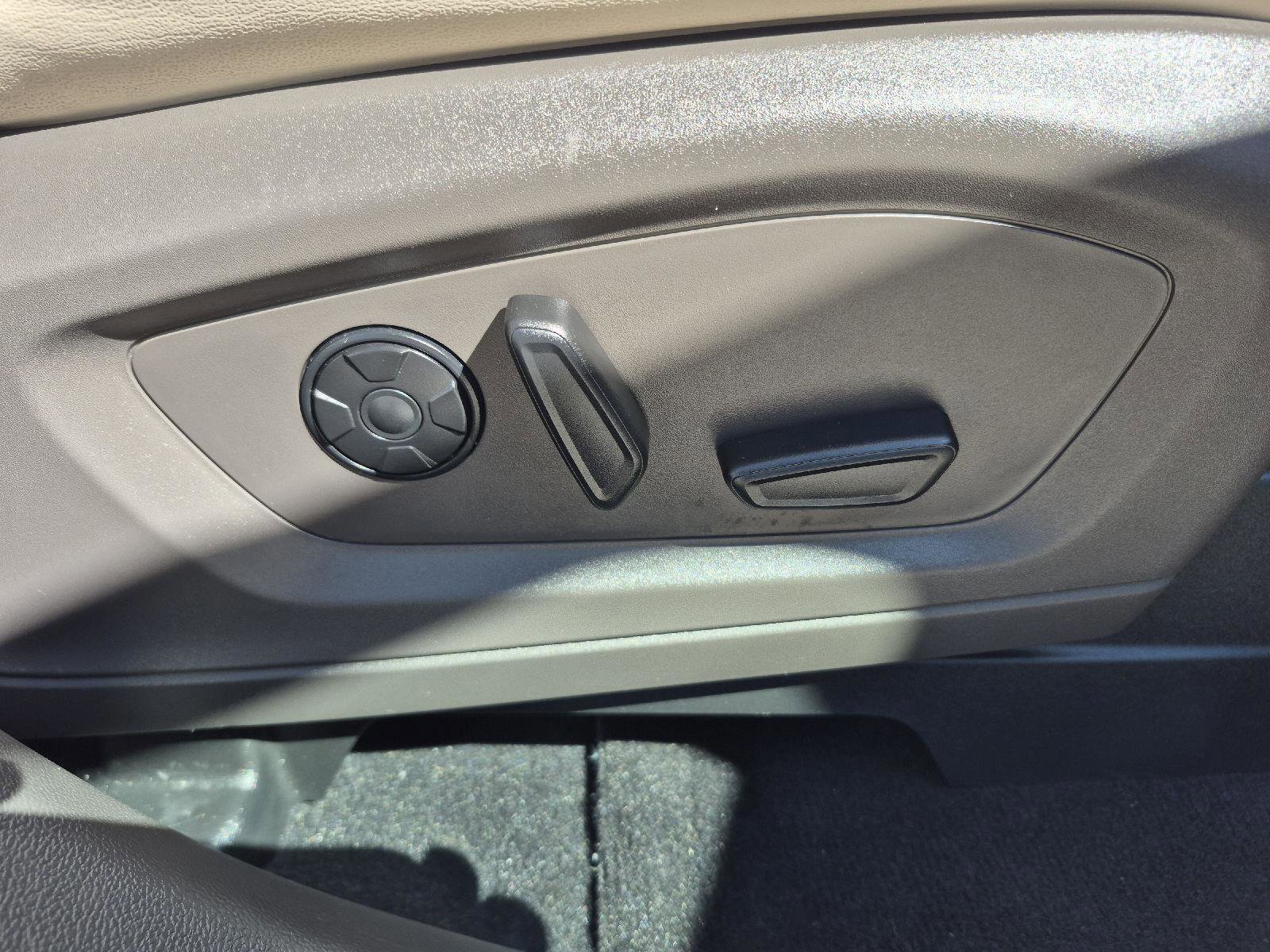 Certified 2021 Ford Explorer Platinum w/ Equipment Group 601A image 30