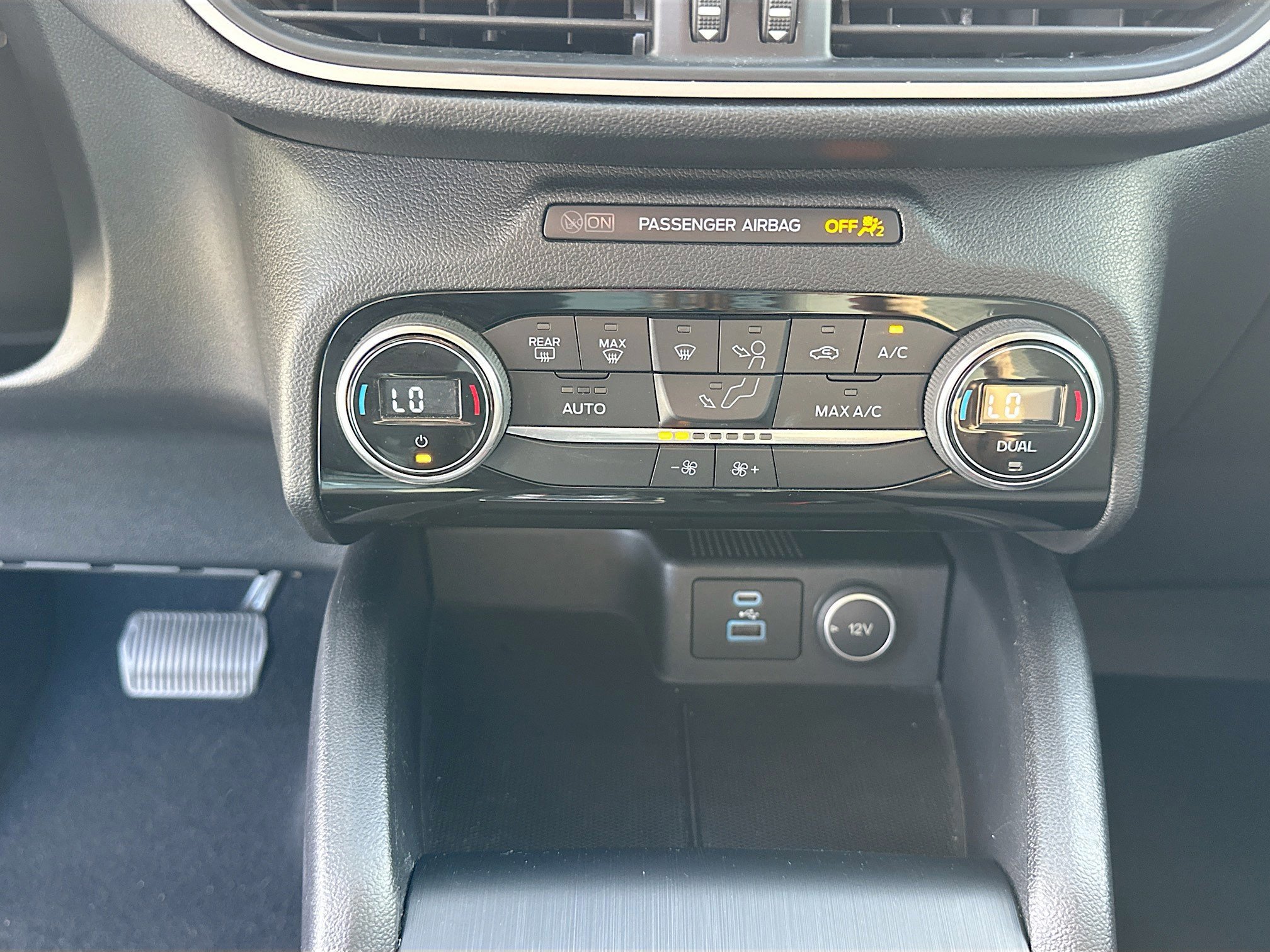 Certified 2021 Ford Escape SE w/ SE Sport Appearance Package image 16