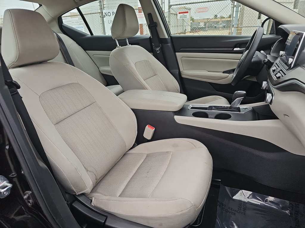 Used 2025 Nissan Altima 2.5 SV FWD image 10