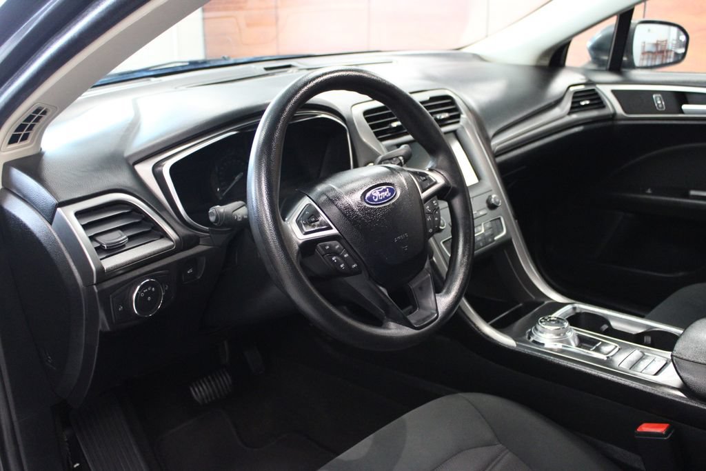 Certified 2020 Ford Fusion SE FWD image 12