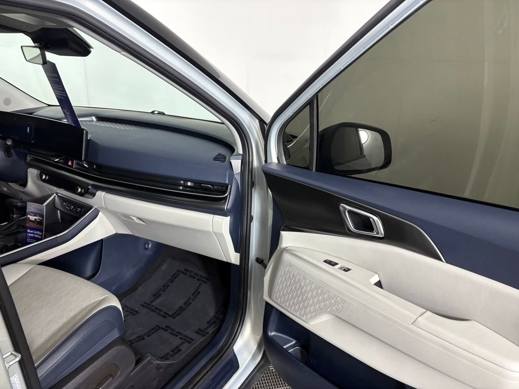 Used 2025 Kia Carnival SX image 37