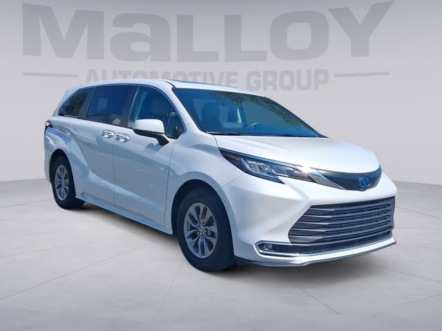 Used 2023 Toyota Sienna XLE FWD image 7